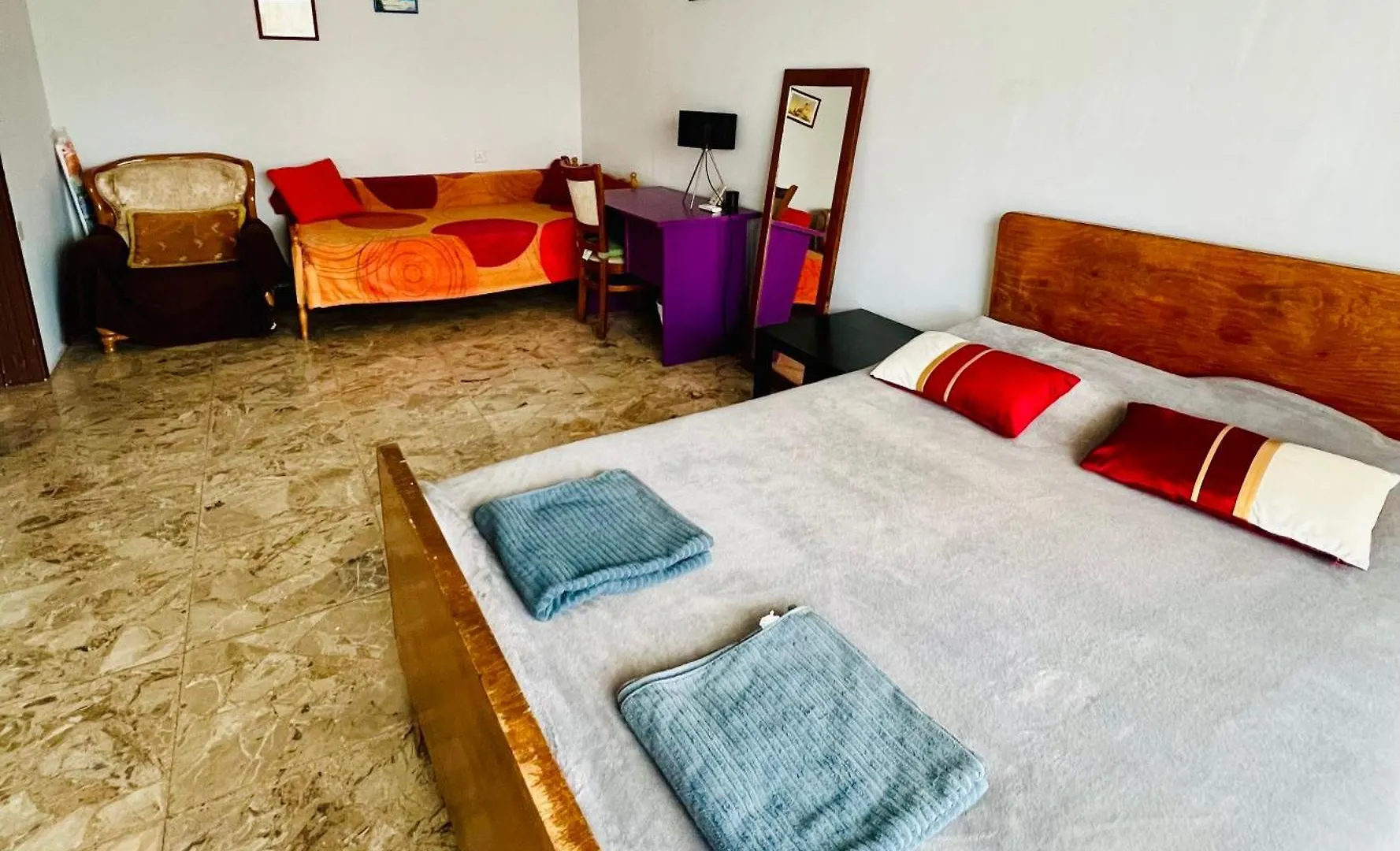 Past Or Tail Rooms Larnaca Homestay