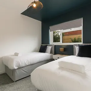  Holiday home Oaks - Station & Utilita Arena United Kingdom
